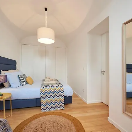 Elegant In Principe Real Apartment Lisbon
